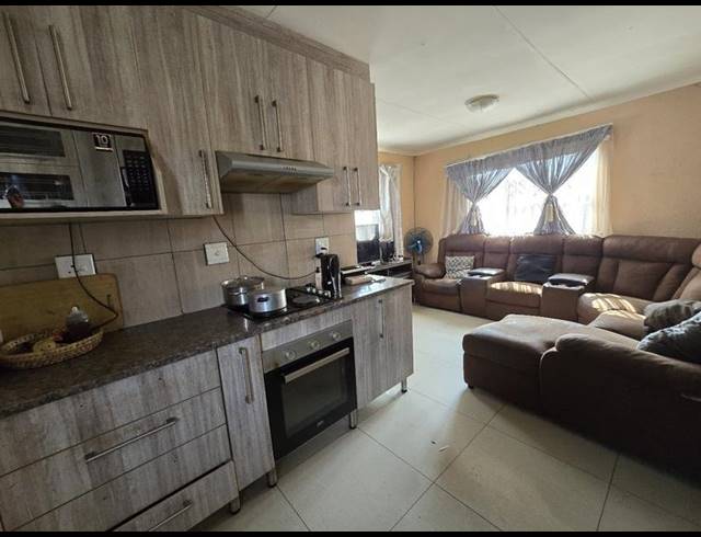 3 BEDROOM HOUSE FOR SALE IN BRAM FISCHERVILLE